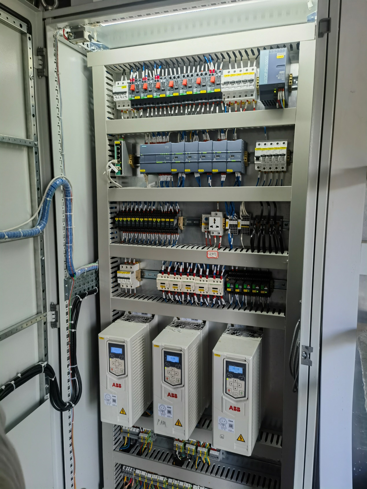 ABB AC880 系列变频器控制柜2.png