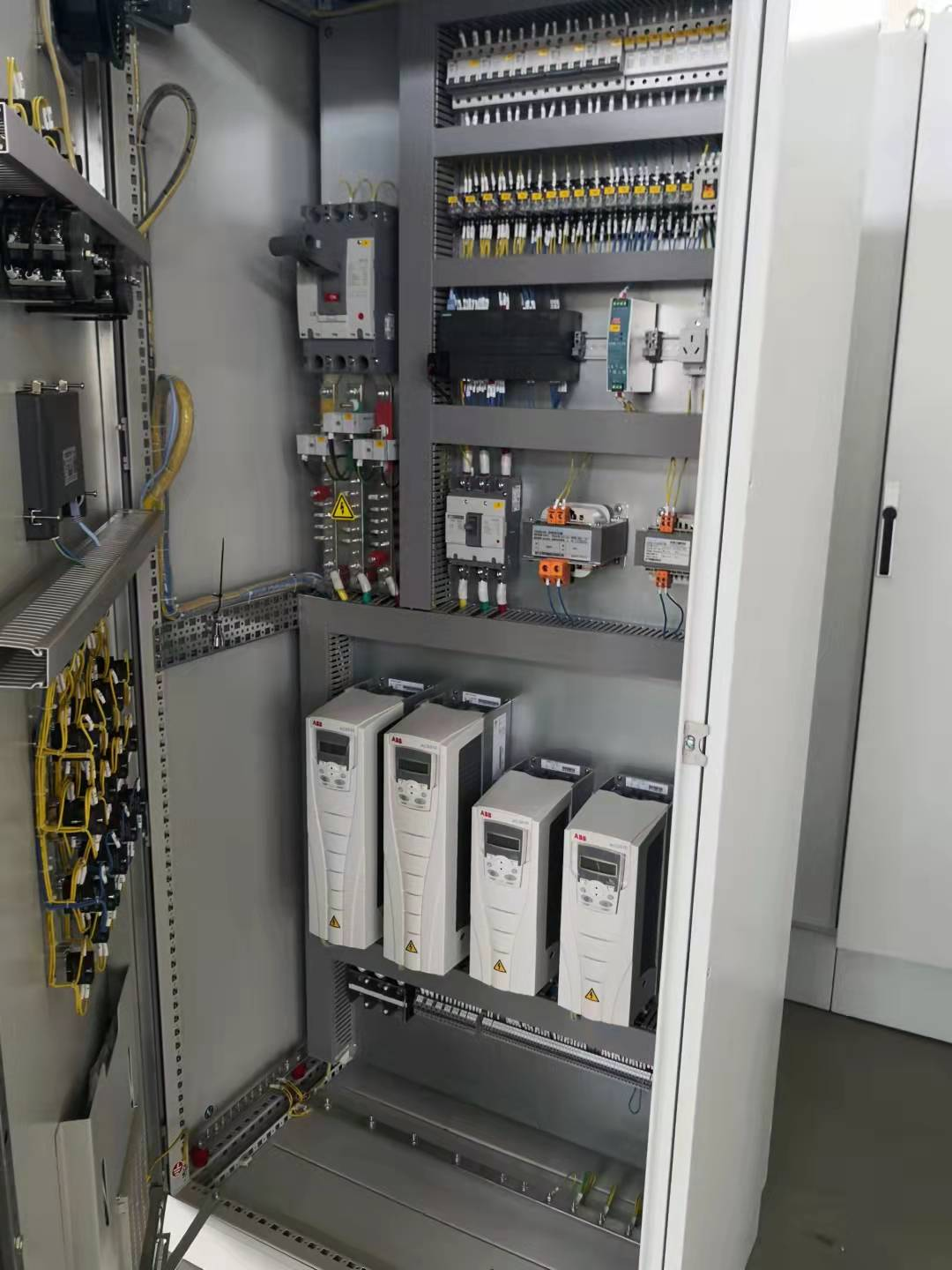 ABB AC510 系列变频器控制柜.png