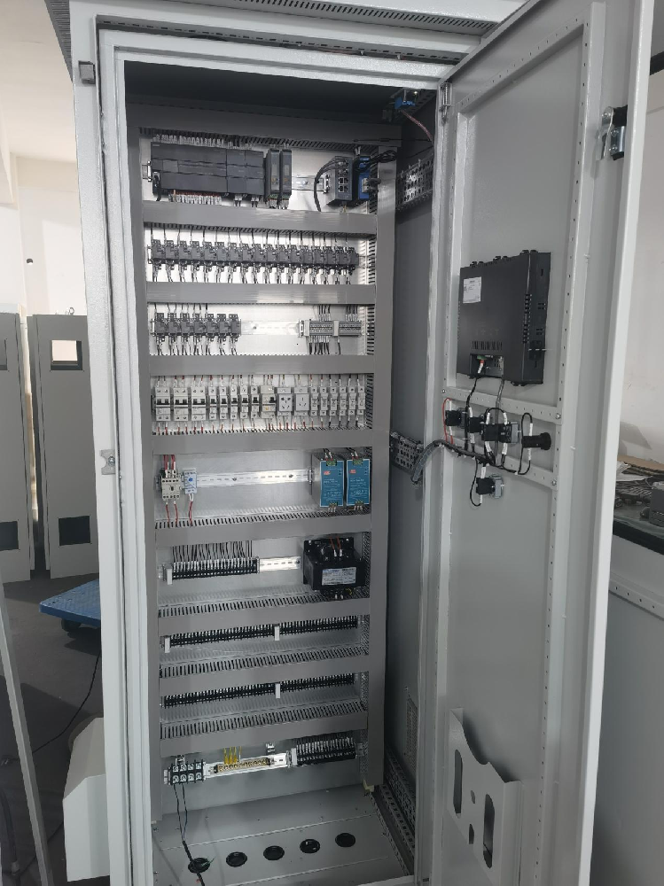 PLC 变频控制柜的应用与维护